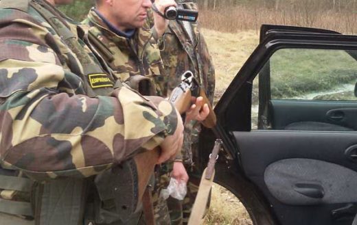 В пограничной зоне на территории Хотиславского сельсовета в нынешнем году пограничники дважды задержали браконьеров с незарегистрированными ружьями. 